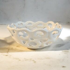 Tabletops Gallery White Ceramic Heart Design Serving Basket